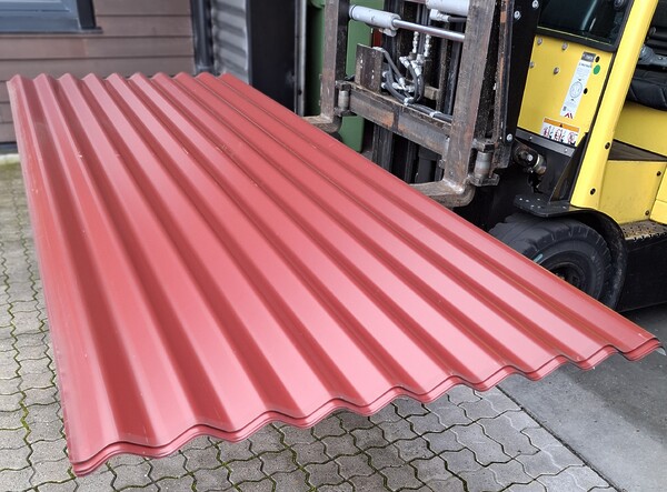 Sinus 27 Mørk rød Ral 3009, 0,50mm, 8 stk. B 1,00 x L 3,00 m. = 24 m²